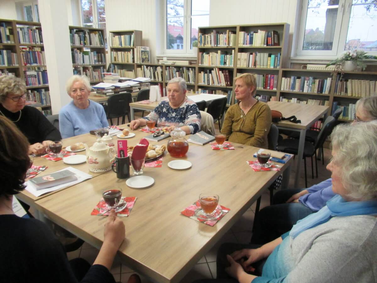 24 października 2019 r. odbyło się comiesięczne spotkanie Klubu DKK w strzeleckiej bibliotece.