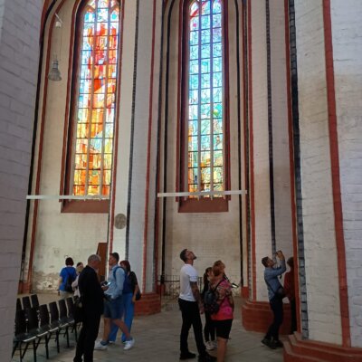 uczestnicy wyjazdu w katedrze we Frankfurcie