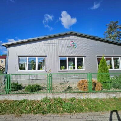 Bibliotekarze ze Zwierzyna prezentują uczestnikom szkolenia swoje działania kulturalno-oświatowe zorganizowane dla czytelników. Kliknięcie powoduje powiększenie zdjęcia.