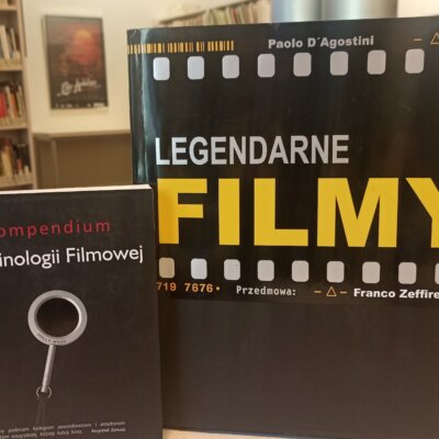 Zdjęcie przestawiające książkę Legendarne Filmy oraz Kompendium Terminologii Filmowej. Kliknięcie powoduje powiększenie zdjęcia.